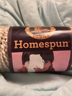 Homespun Cream Chunky Throw Yarn — Soft Cream Knit